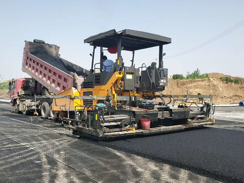 ماكينة رصف الأسفلت بعجلات، GYA6000L